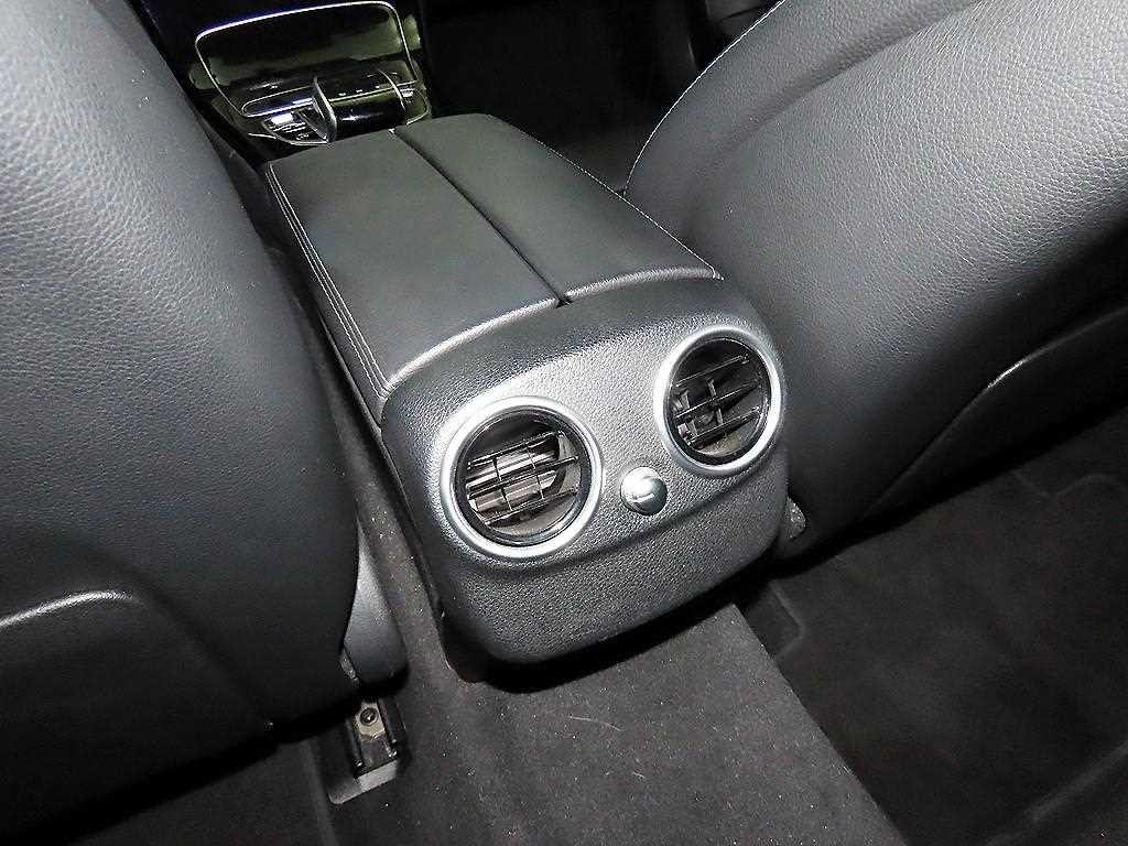 벤츠 C 클래스 C클래스 W205 C200 아방가르드 이미지 16