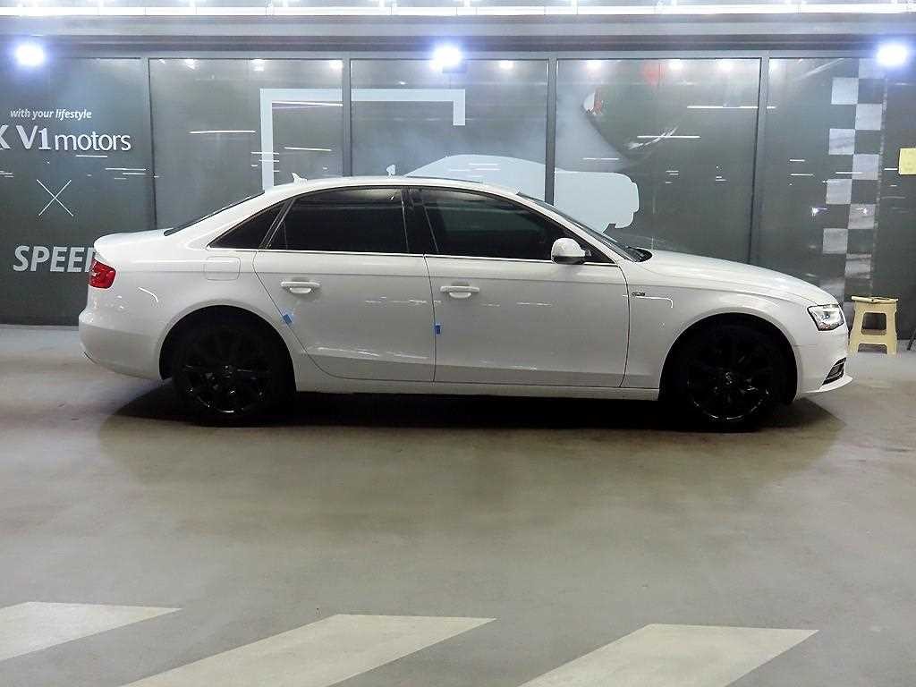 아우디 A4 뉴 A4 30 TDI 다이나믹 이미지 3