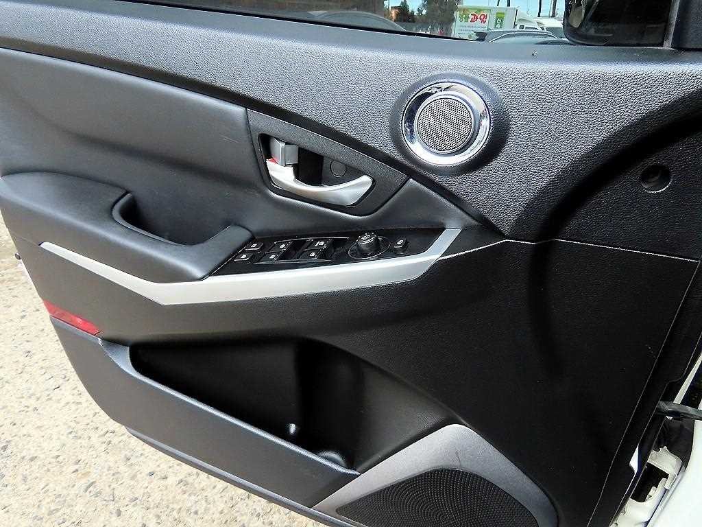 KG모빌리티(쌍용) 코란도 뉴코란도C 2WD 2.0 CVT 고급형 이미지 11