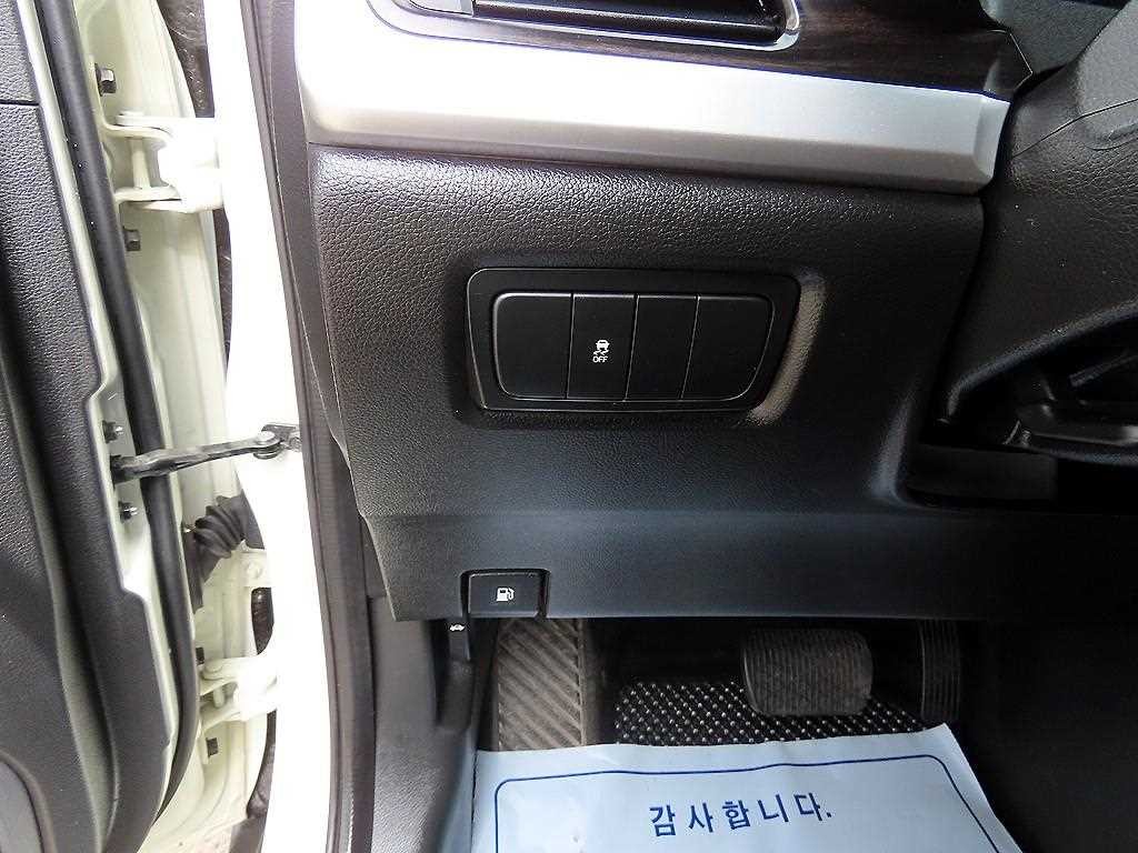 KG모빌리티(쌍용) 코란도 뉴코란도C 2WD 2.0 CVT 고급형 이미지 12