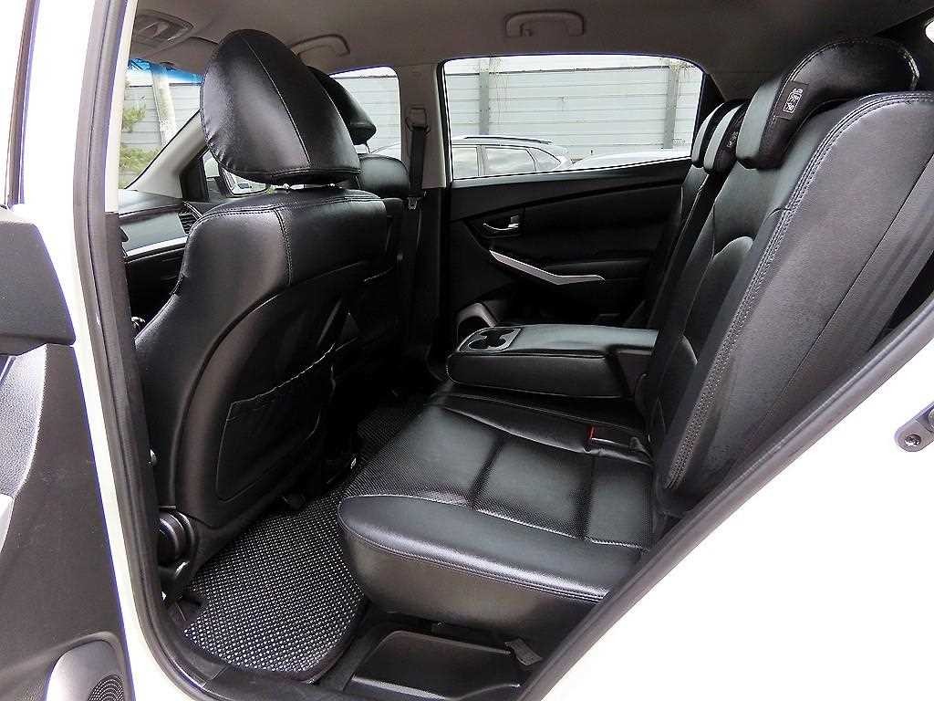 KG모빌리티(쌍용) 코란도 뉴코란도C 2WD 2.0 CVT 고급형 이미지 6