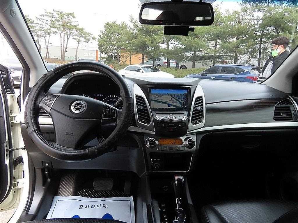 KG모빌리티(쌍용) 코란도 뉴코란도C 2WD 2.0 CVT 고급형 이미지 7