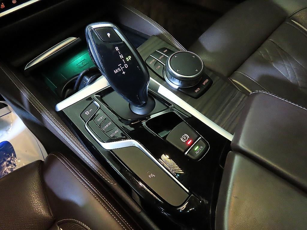 BMW 5시리즈 5시리즈 (G30) 520d xDrive 럭셔리 플러스 이미지 12