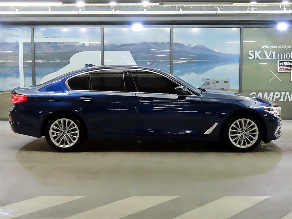 BMW 5시리즈 5시리즈 (G30) 520d xDrive 럭셔리 플러스 이미지 3