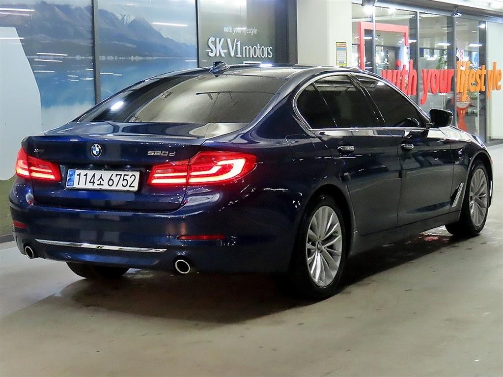BMW 5시리즈 5시리즈 (G30) 520d xDrive 럭셔리 플러스 이미지 4