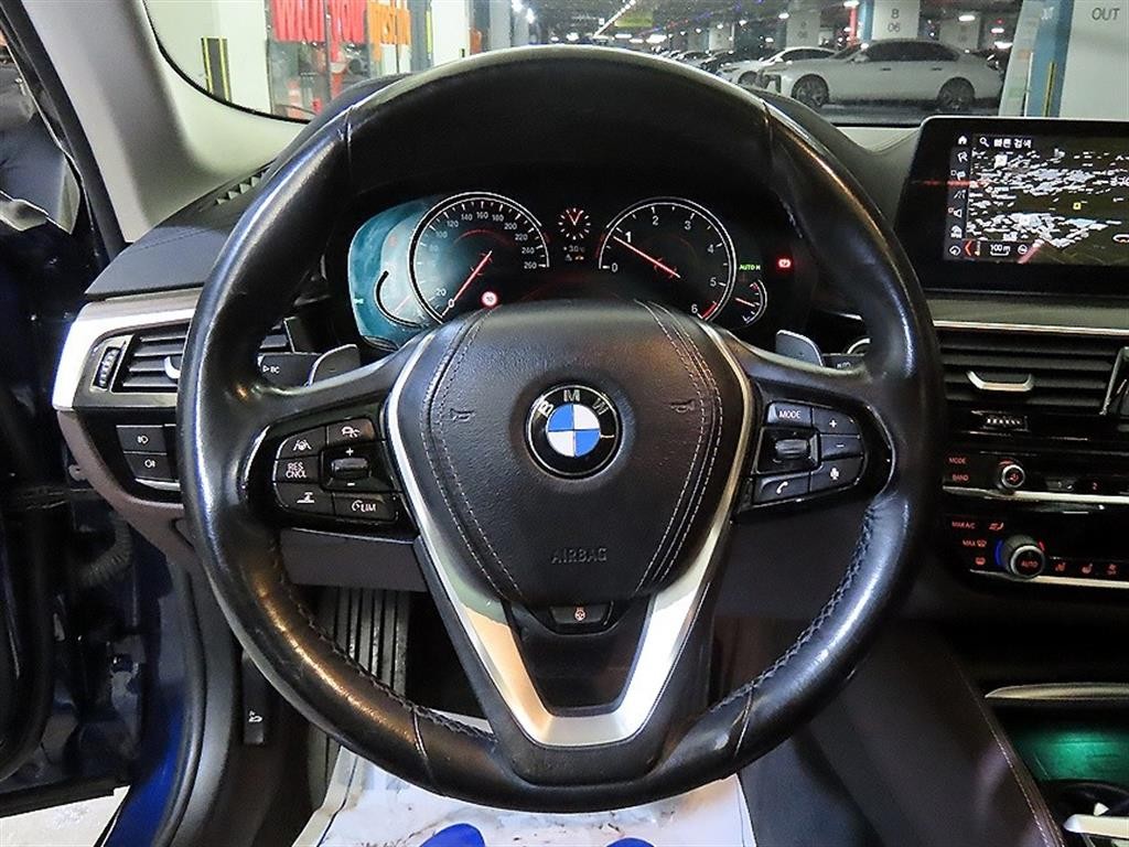 BMW 5시리즈 5시리즈 (G30) 520d xDrive 럭셔리 플러스 이미지 8