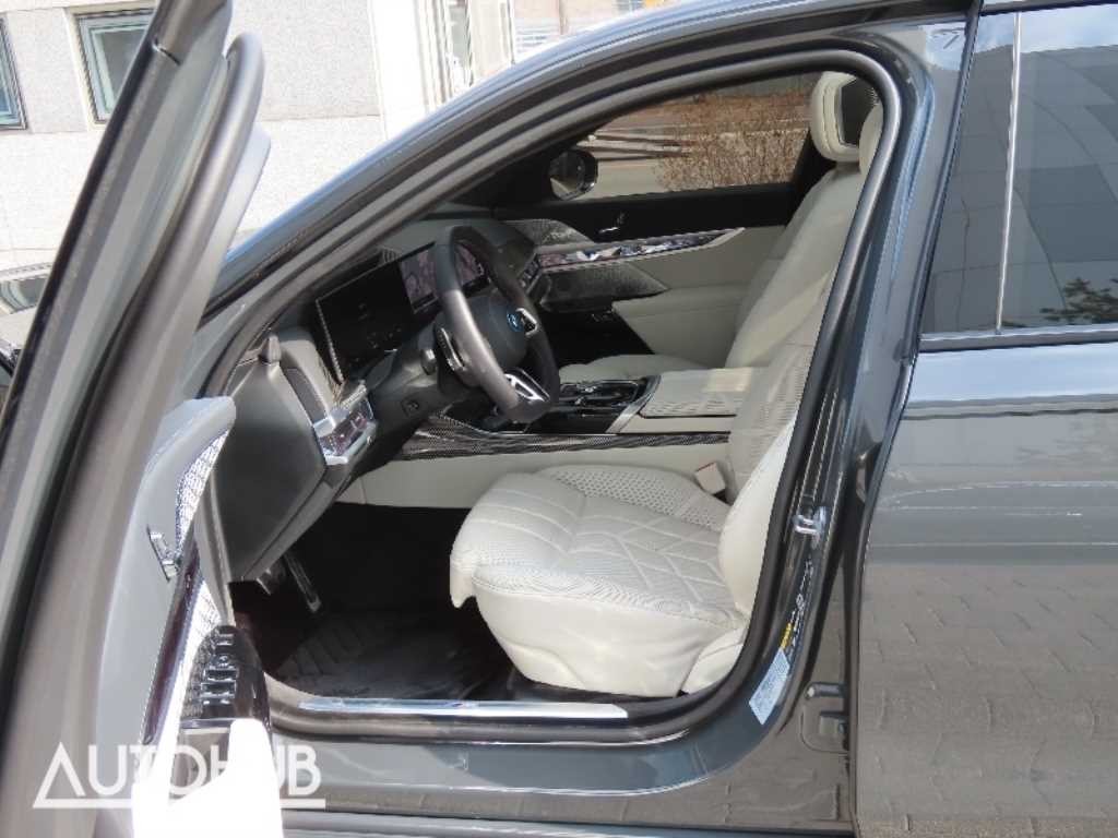 BMW i7 BMW i7 M70 xDrive 이미지 14