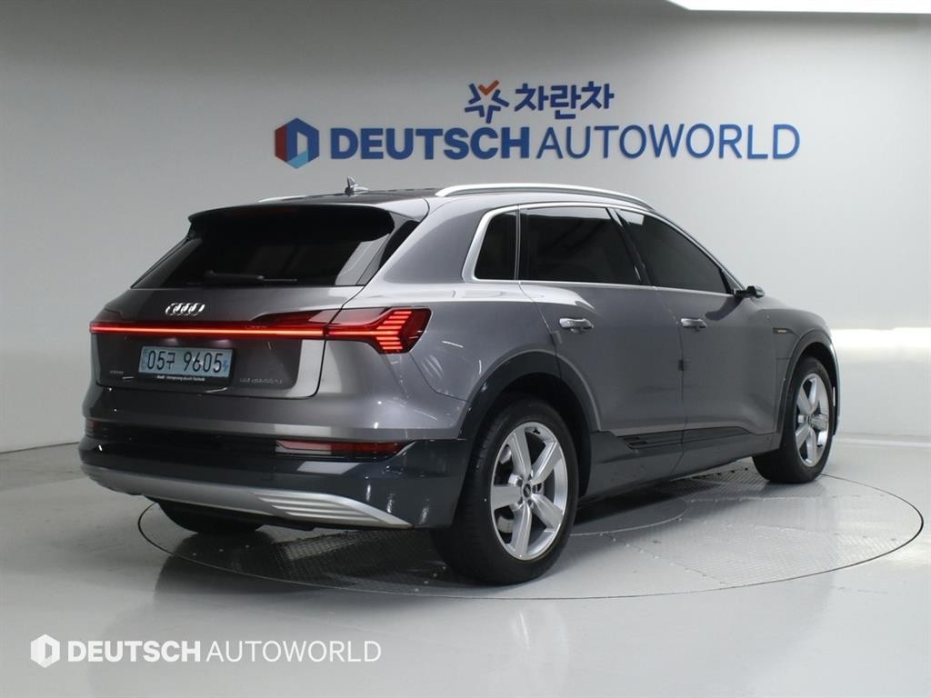 아우디 e-트론 50 콰트로 이미지 2