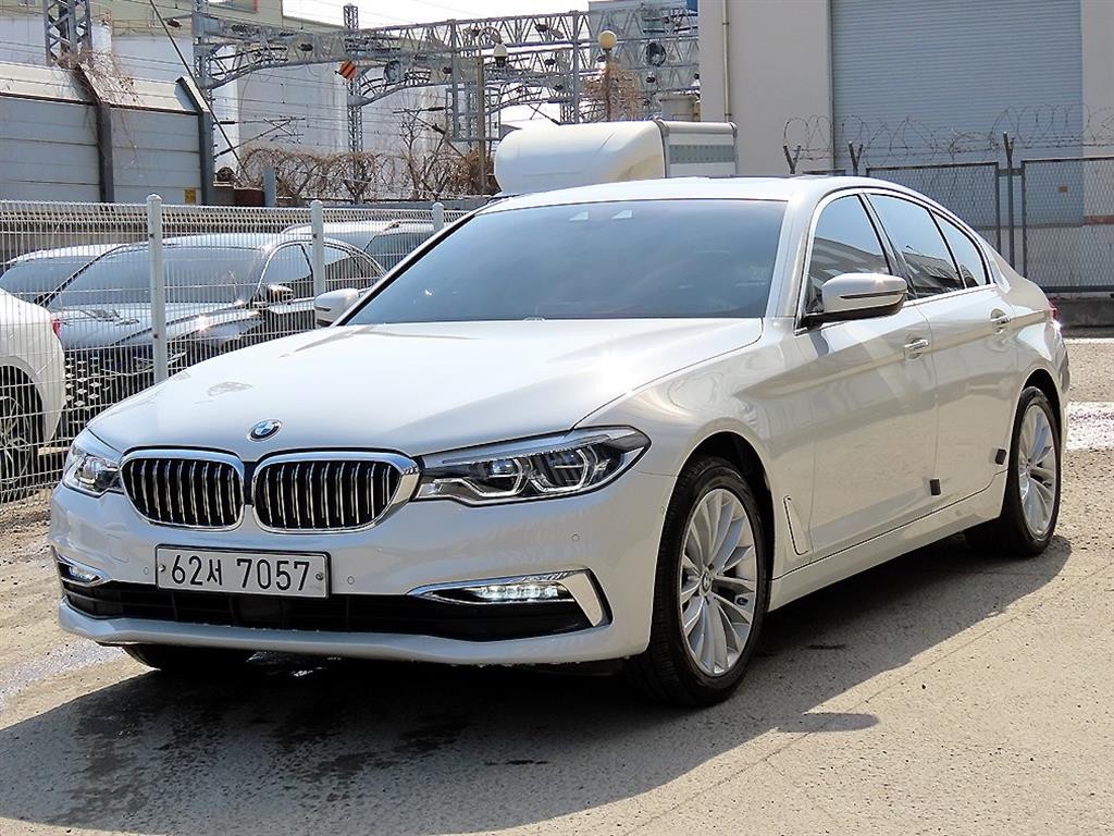 BMW 5시리즈 5시리즈 (G30) 520d xDrive 럭셔리 플러스 이미지 2
