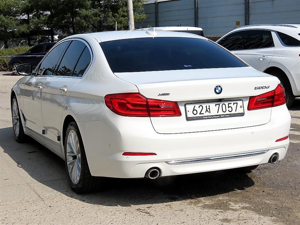 BMW 5시리즈 5시리즈 (G30) 520d xDrive 럭셔리 플러스 이미지 3