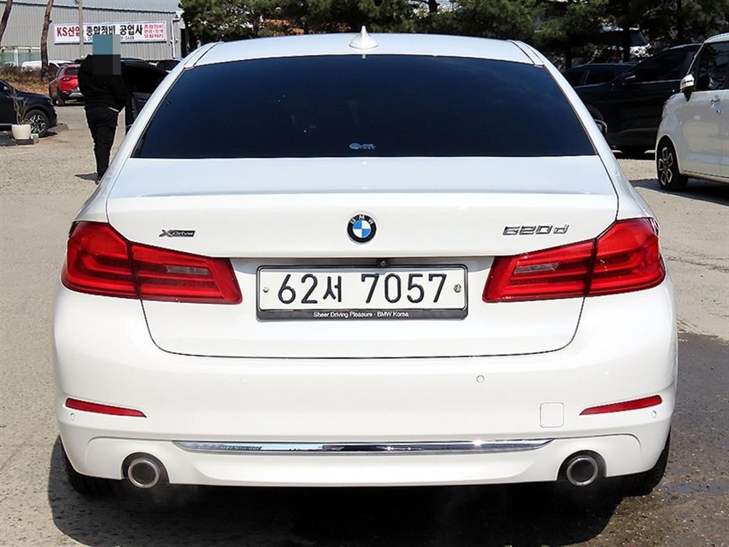 BMW 5시리즈 5시리즈 (G30) 520d xDrive 럭셔리 플러스 이미지 4