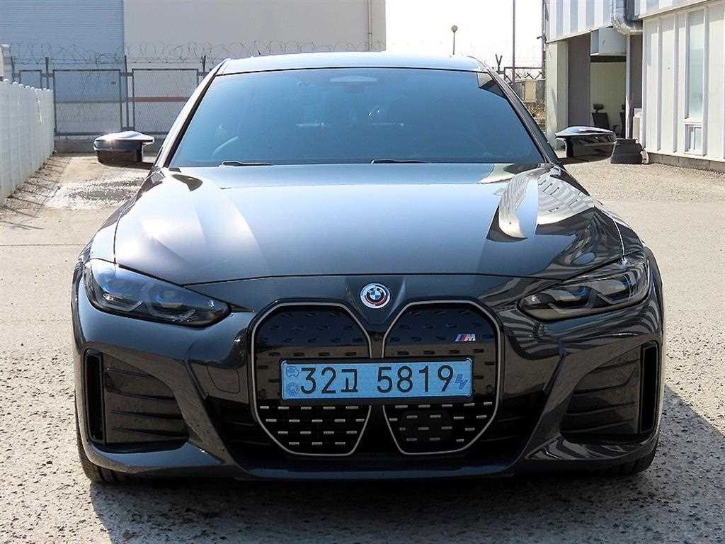 BMW i4 M50 프로 이미지 1