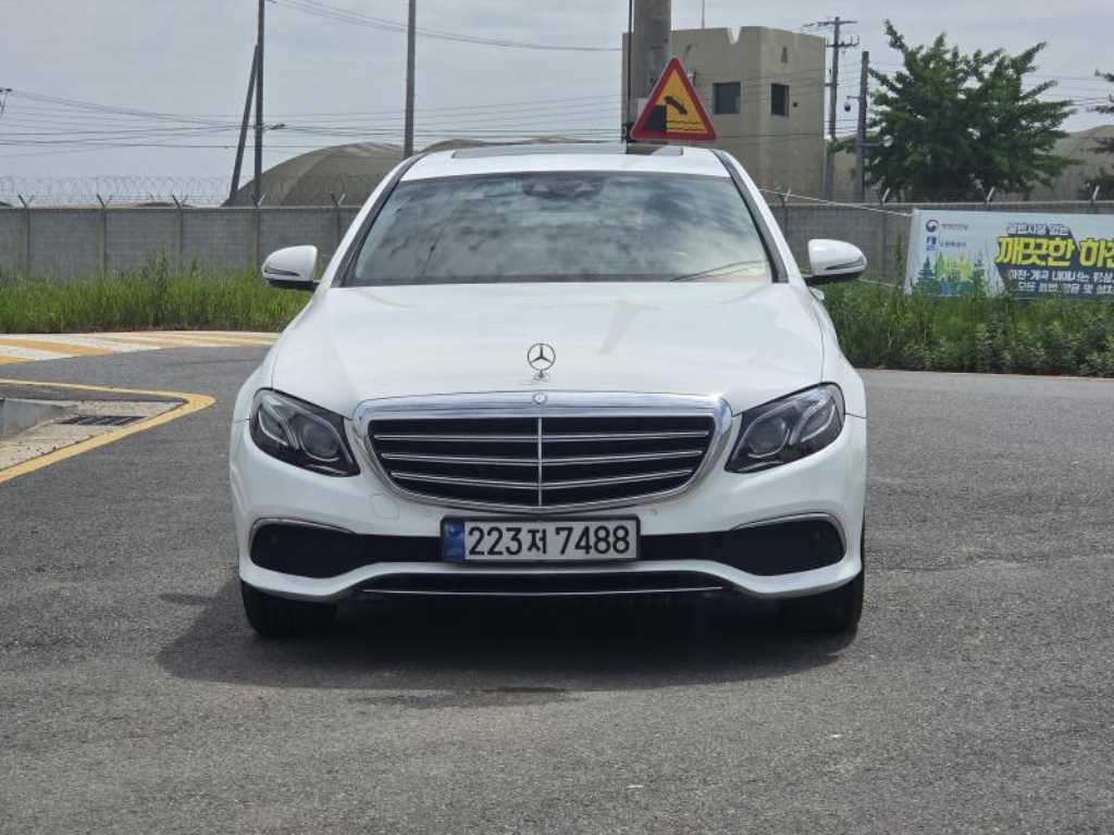 벤츠 E 클래스 E-클래스 W213 E220d 익스클루시브 이미지 2