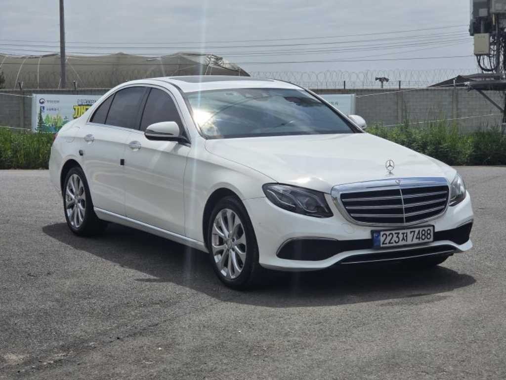 벤츠 E 클래스 E-클래스 W213 E220d 익스클루시브 이미지 3