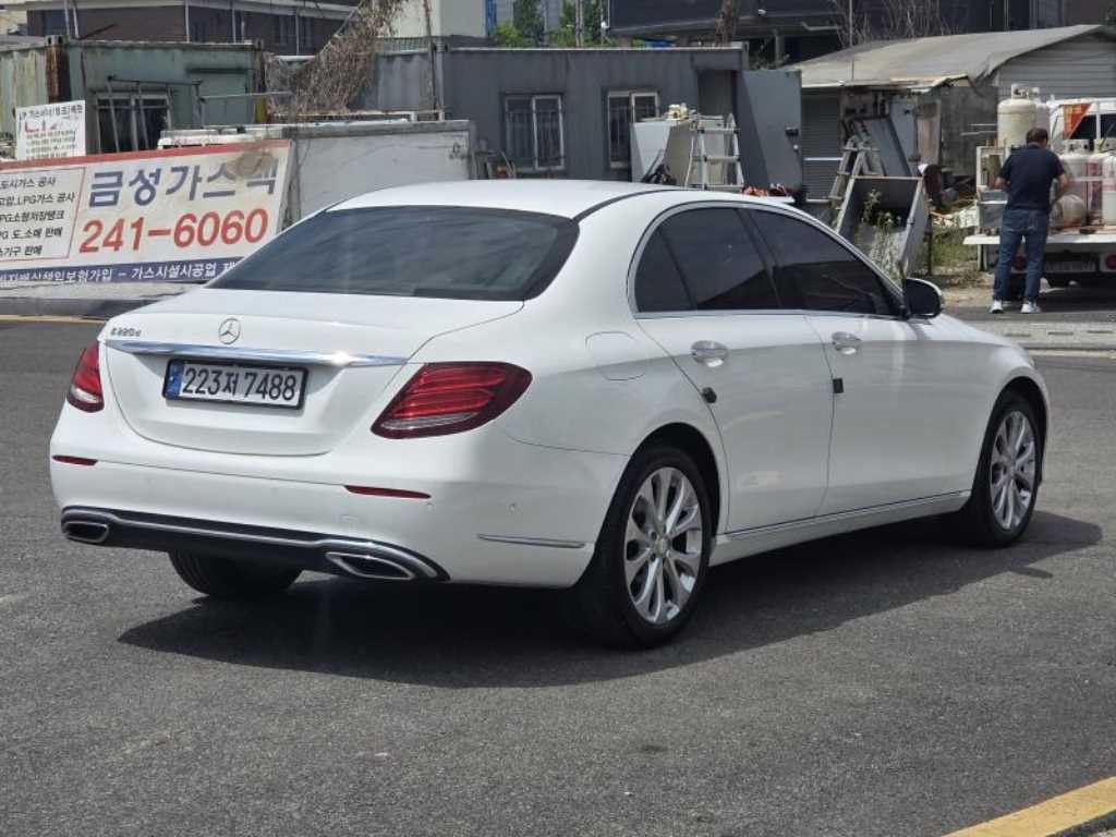 벤츠 E 클래스 E-클래스 W213 E220d 익스클루시브 이미지 4