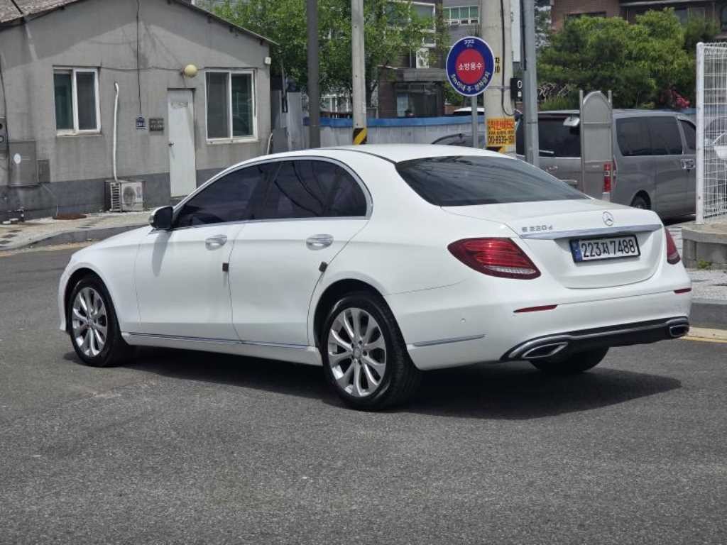 벤츠 E 클래스 E-클래스 W213 E220d 익스클루시브 이미지 6