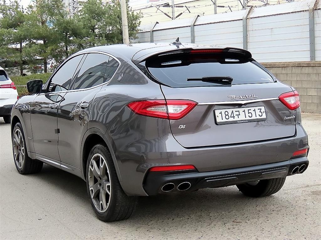 마세라티 르반떼 3.0  AWD 그란 스포츠 이미지 3