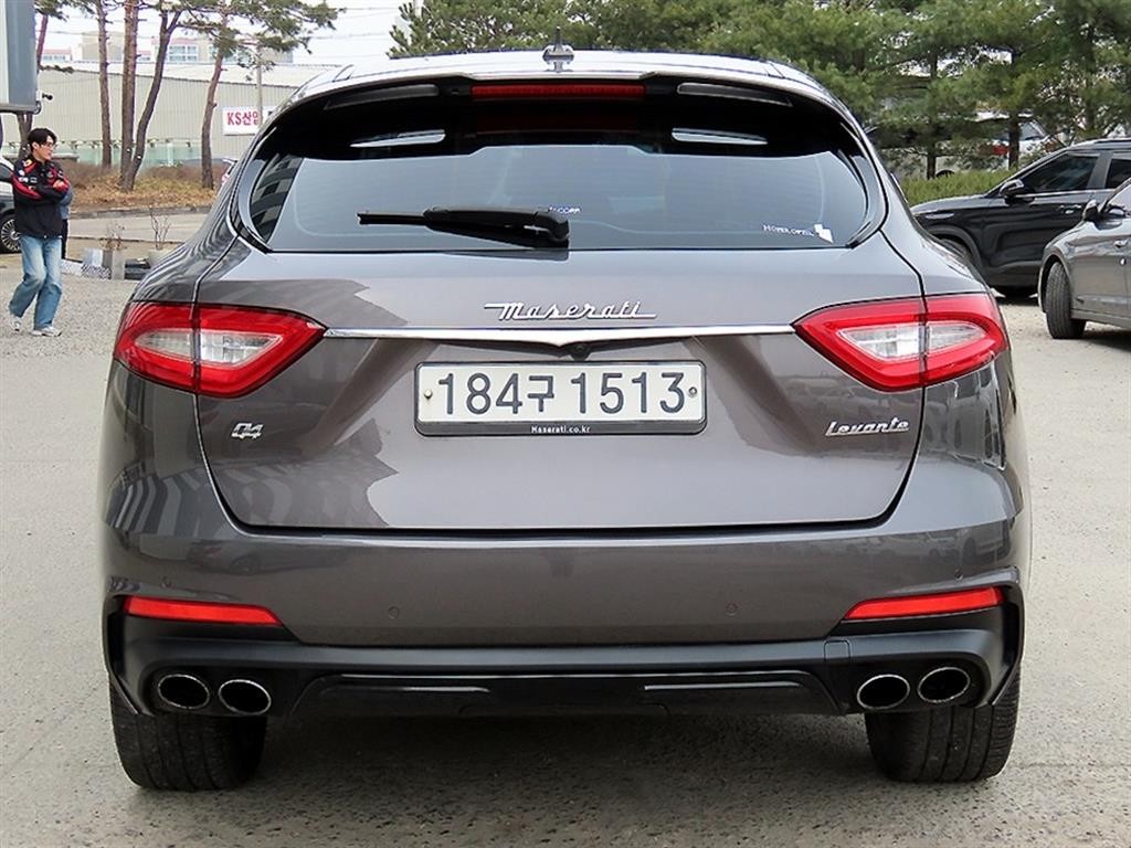 마세라티 르반떼 3.0  AWD 그란 스포츠 이미지 4