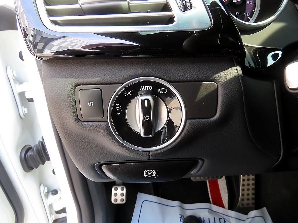 벤츠 CLS 클래스 CLS클래스 W218 CLS 63 AMG 4MATIC 이미지 11