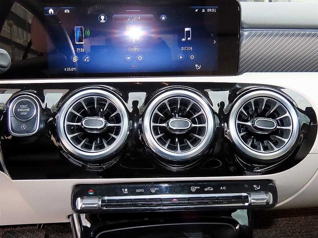 벤츠 A 클래스 A클래스 W177 A220 해치백 이미지 14