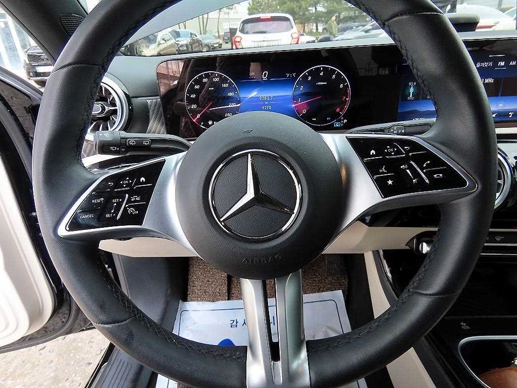 벤츠 A 클래스 A클래스 W177 A220 해치백 이미지 8