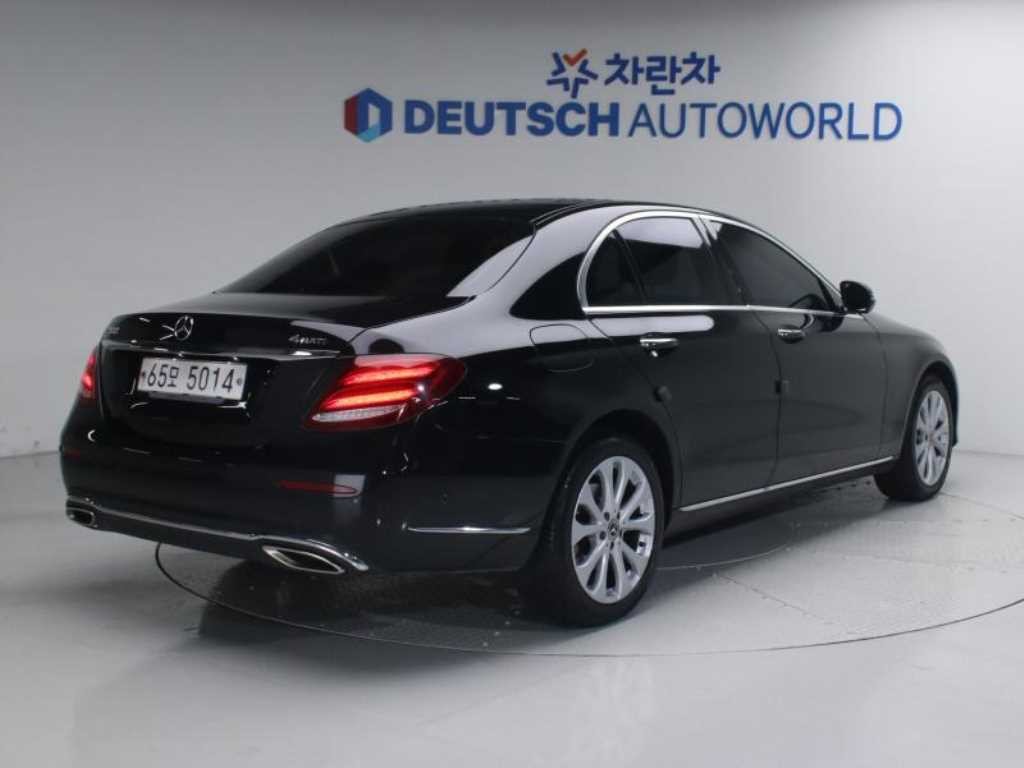 벤츠 E 클래스 E-클래스 W213 E300 4MATIC 익스클루시브 스텐다드 이미지 2