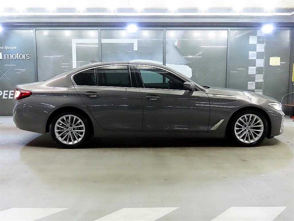 BMW 5시리즈 5시리즈 (G30) 520i 럭셔리 이미지 3