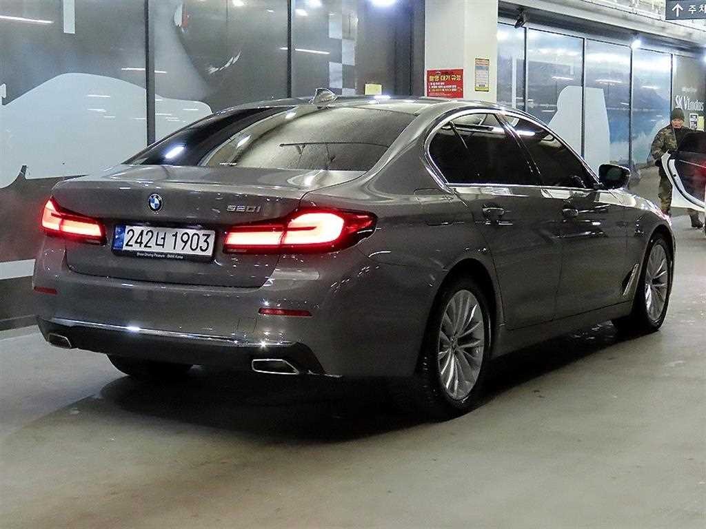 BMW 5시리즈 5시리즈 (G30) 520i 럭셔리 이미지 4