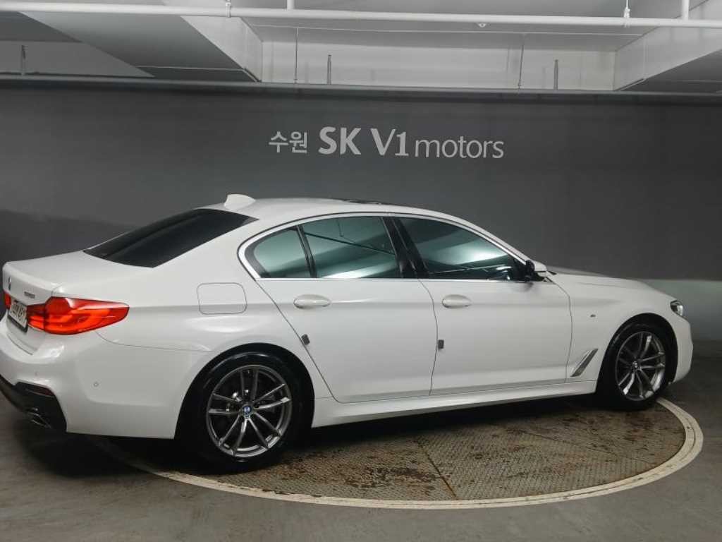 BMW 5시리즈 5시리즈 (G30) 520i M 스포츠 이미지 3