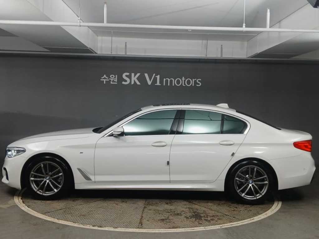 BMW 5시리즈 5시리즈 (G30) 520i M 스포츠 이미지 4