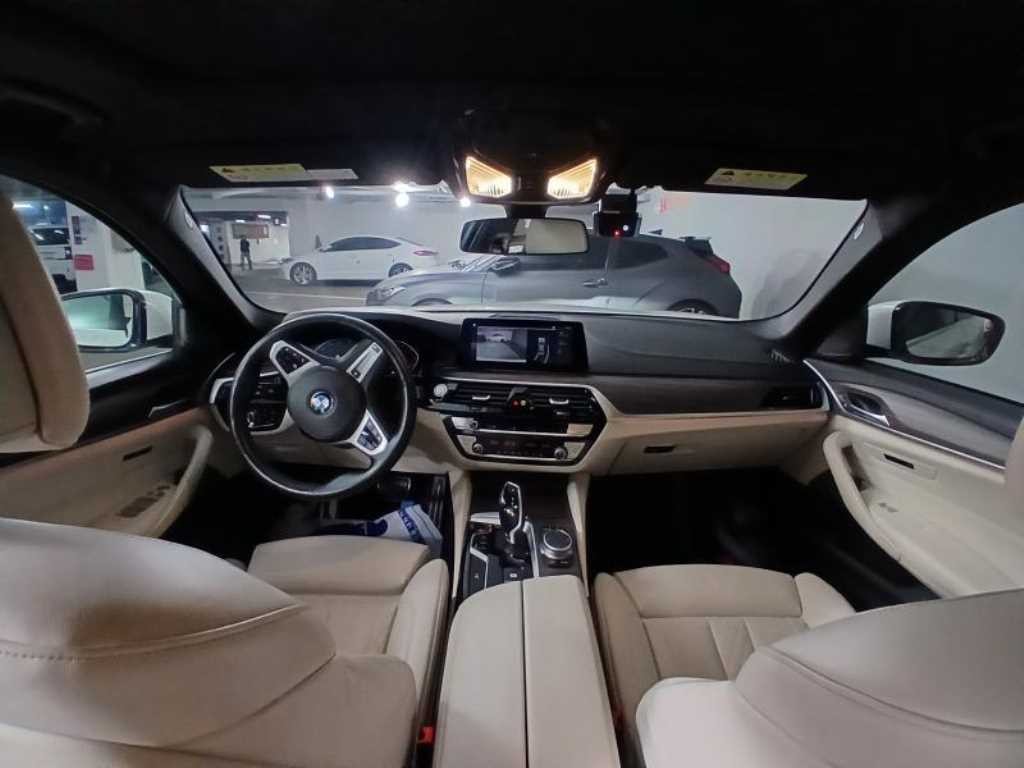 BMW 5시리즈 5시리즈 (G30) 520i M 스포츠 이미지 6