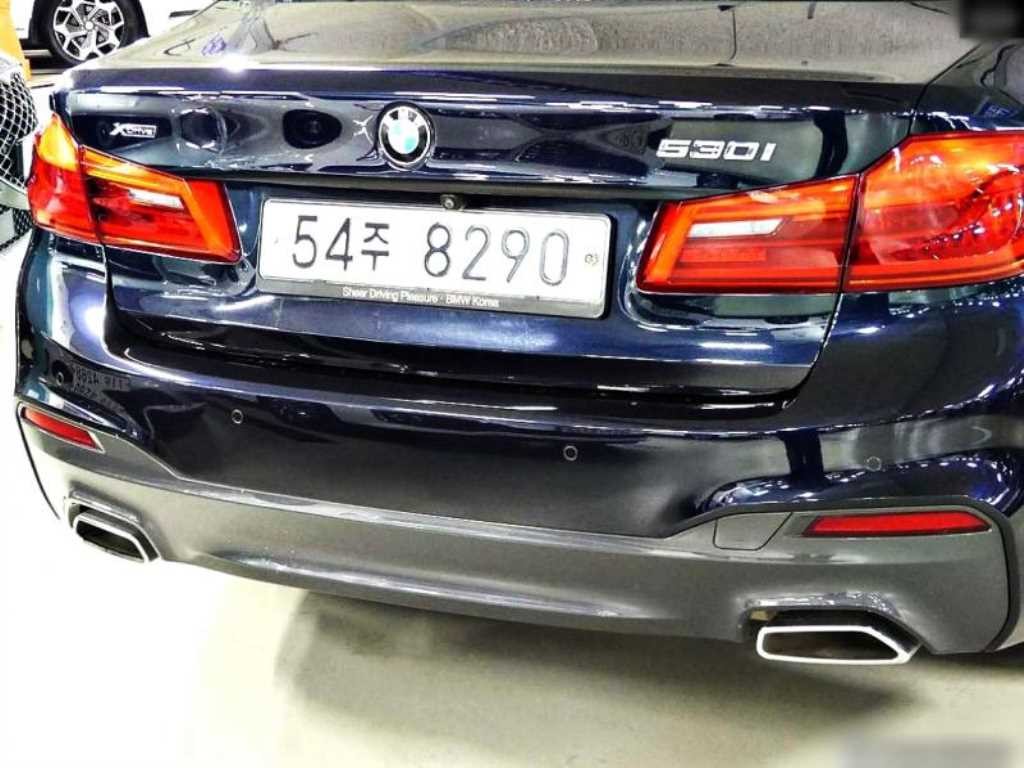 BMW 5시리즈 5시리즈 (G30) 530i xDrive M 스포츠 이미지 3