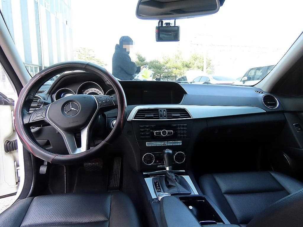 벤츠 C 클래스 C클래스 W204 C200 CGI 아방가르드 이미지 7