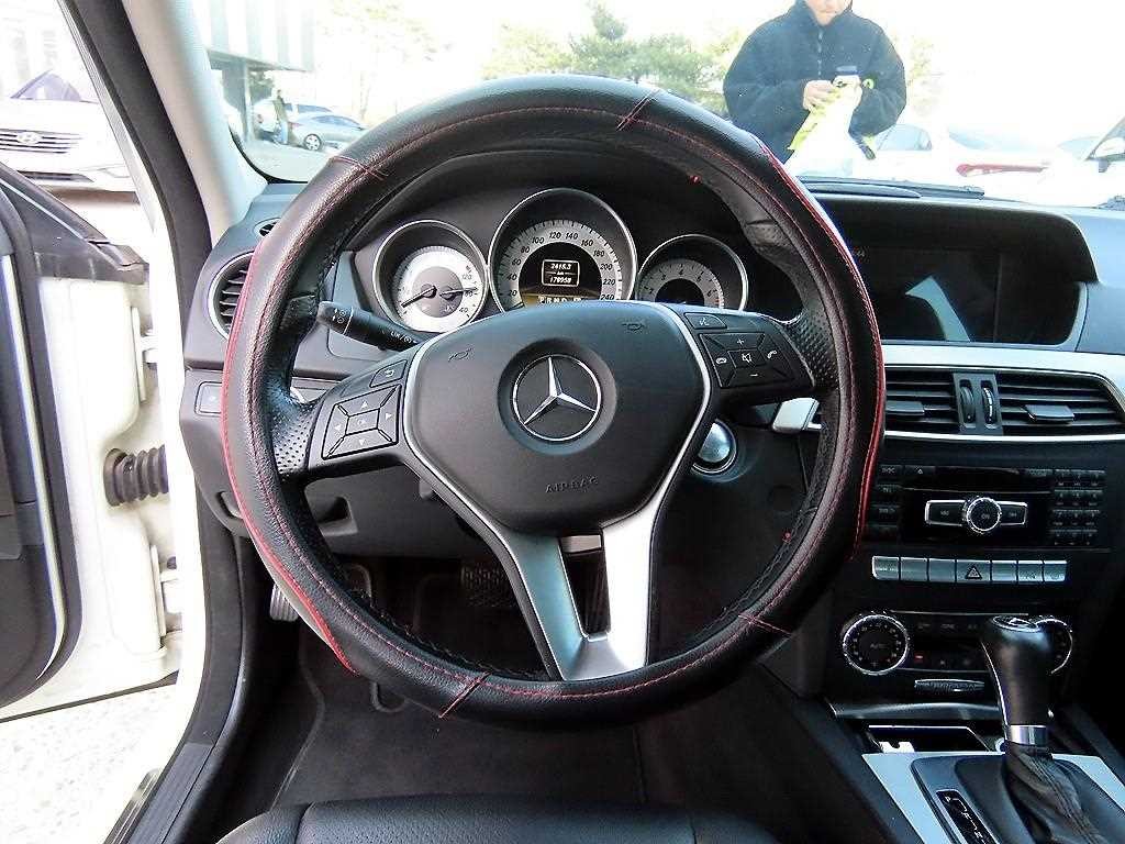 벤츠 C 클래스 C클래스 W204 C200 CGI 아방가르드 이미지 8