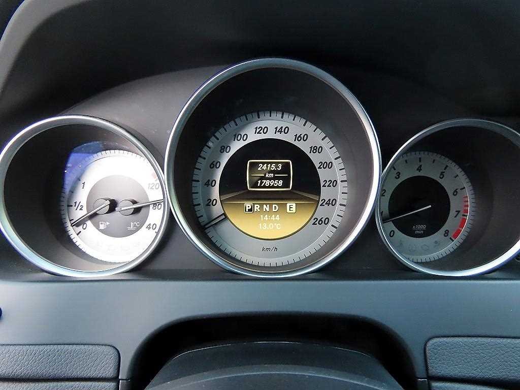 벤츠 C 클래스 C클래스 W204 C200 CGI 아방가르드 이미지 9
