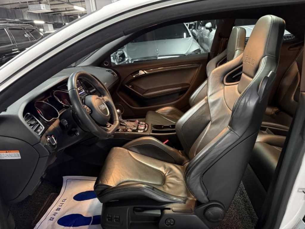 아우디 RS5 4.2 FSI 콰트로 8T3 이미지 10
