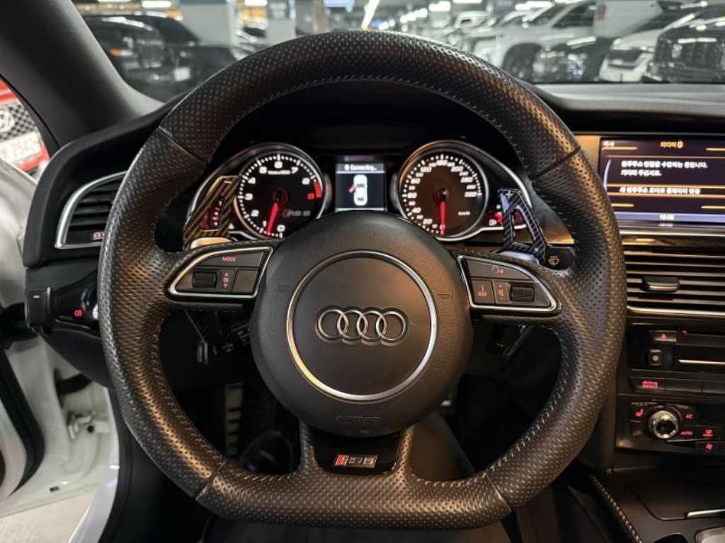 아우디 RS5 4.2 FSI 콰트로 8T3 이미지 9