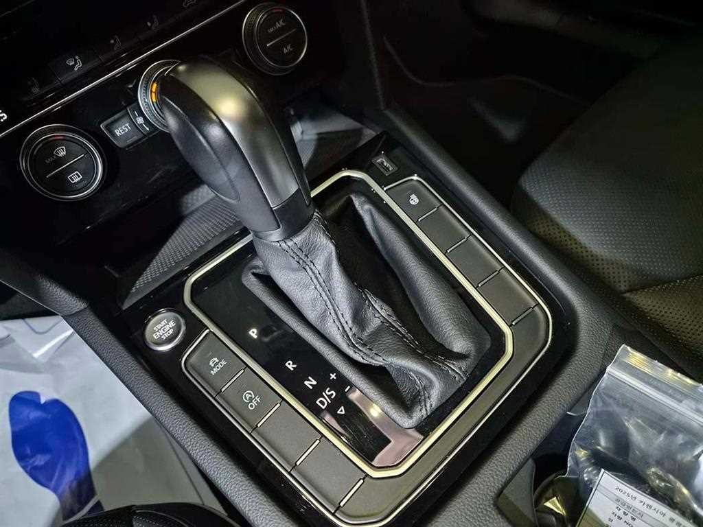 폭스바겐 아테온 2.0 TDI 엘레강스 프레스티지 4모션 이미지 11