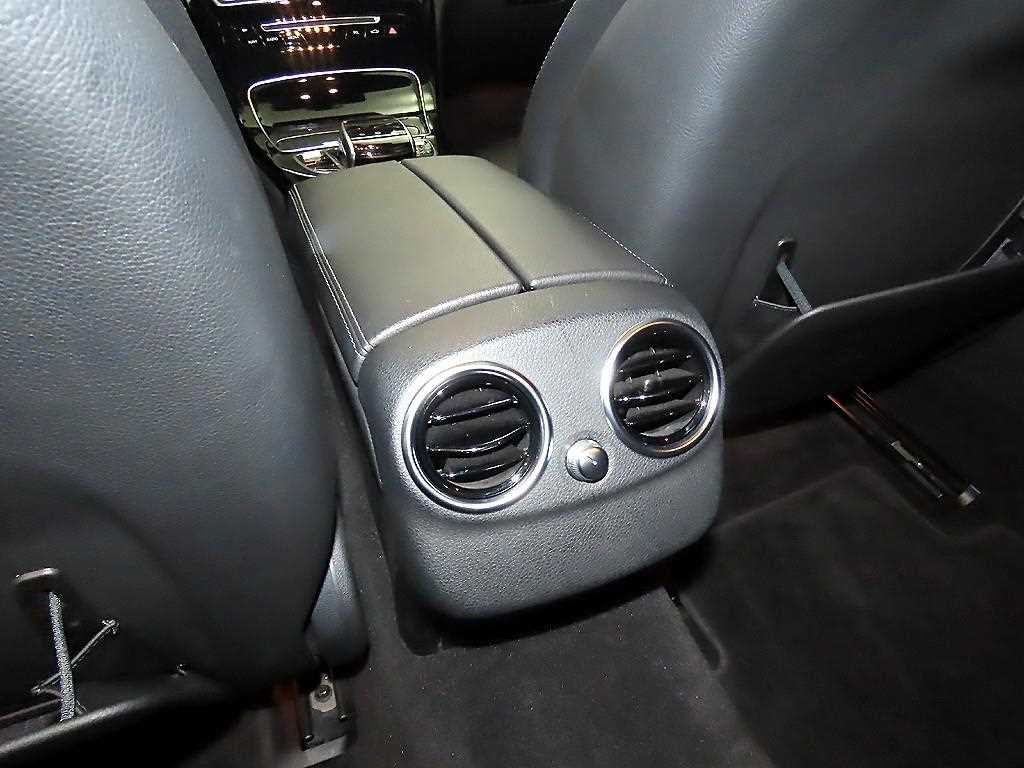 벤츠 C 클래스 C클래스 W205 C200 이미지 16