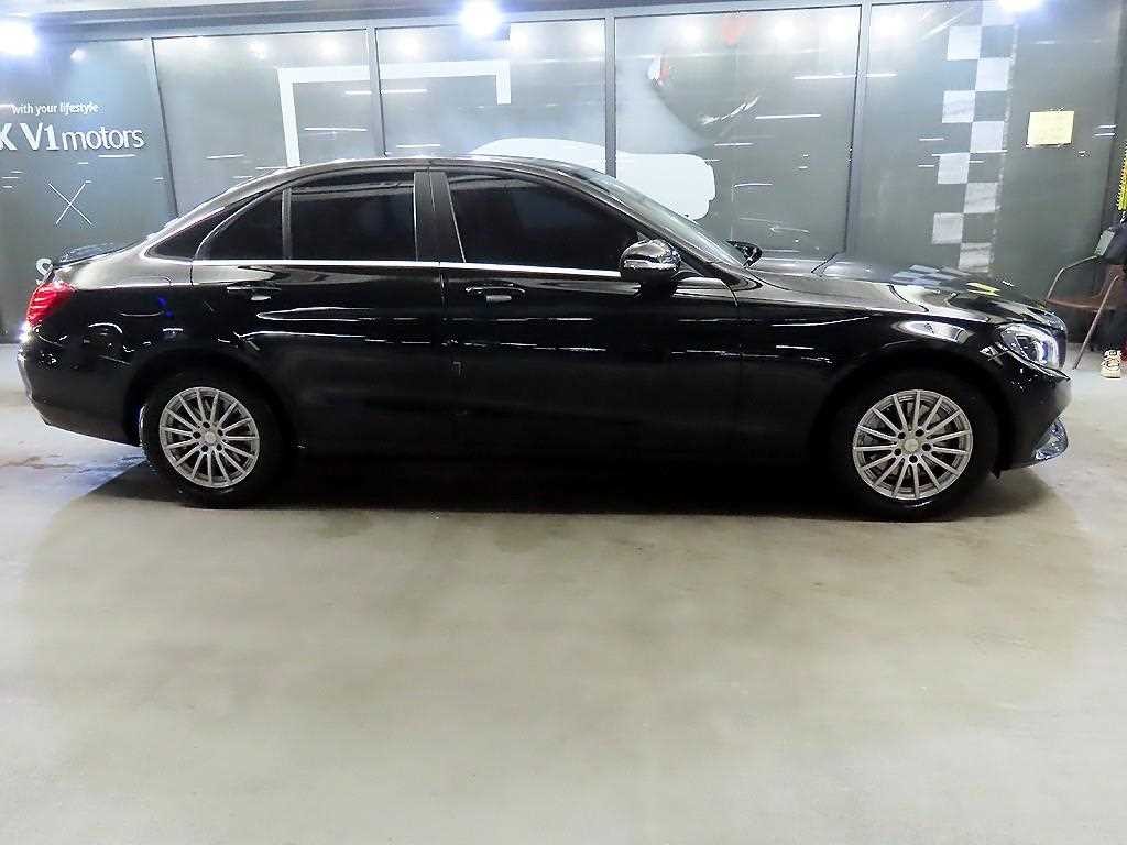 벤츠 C 클래스 C클래스 W205 C200 이미지 3