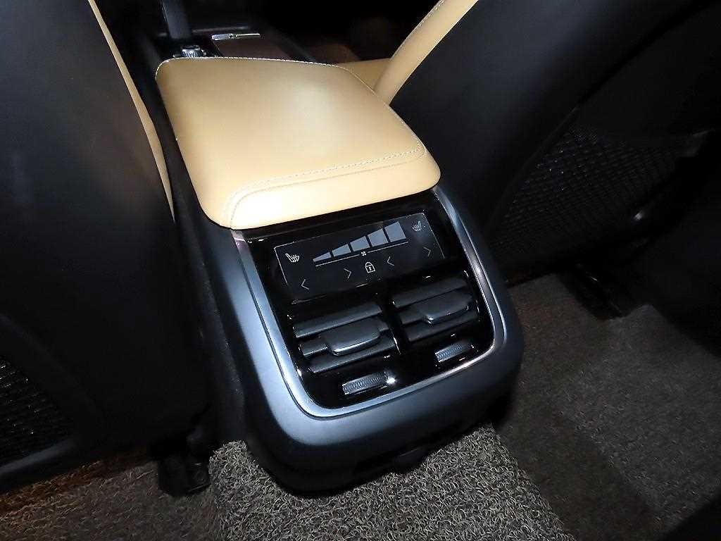 볼보 V60 V60 크로스 컨트리 2세대 2.0 B5 프로 AWD 이미지 15