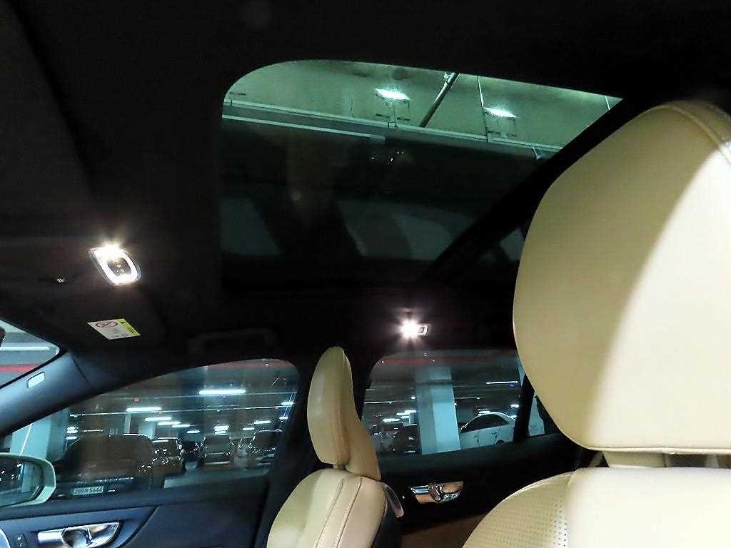 볼보 V60 V60 크로스 컨트리 2세대 2.0 B5 프로 AWD 이미지 16