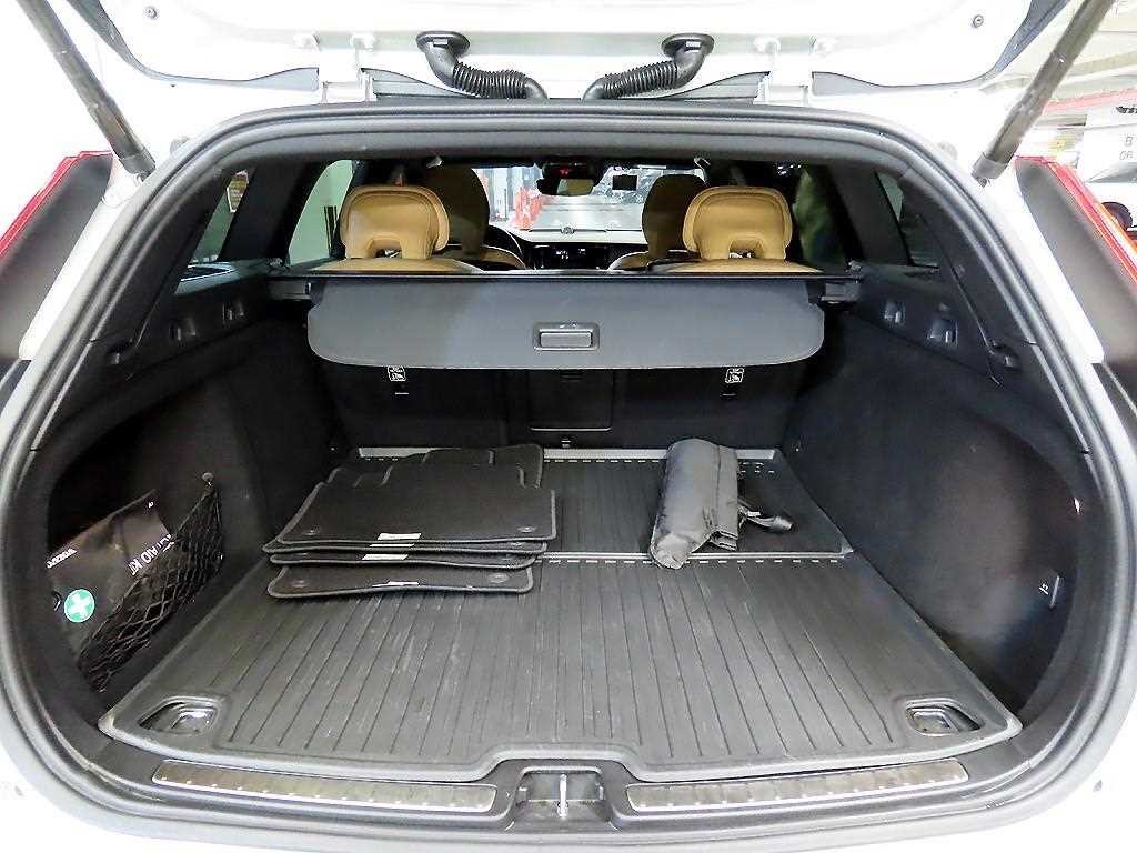 볼보 V60 V60 크로스 컨트리 2세대 2.0 B5 프로 AWD 이미지 17