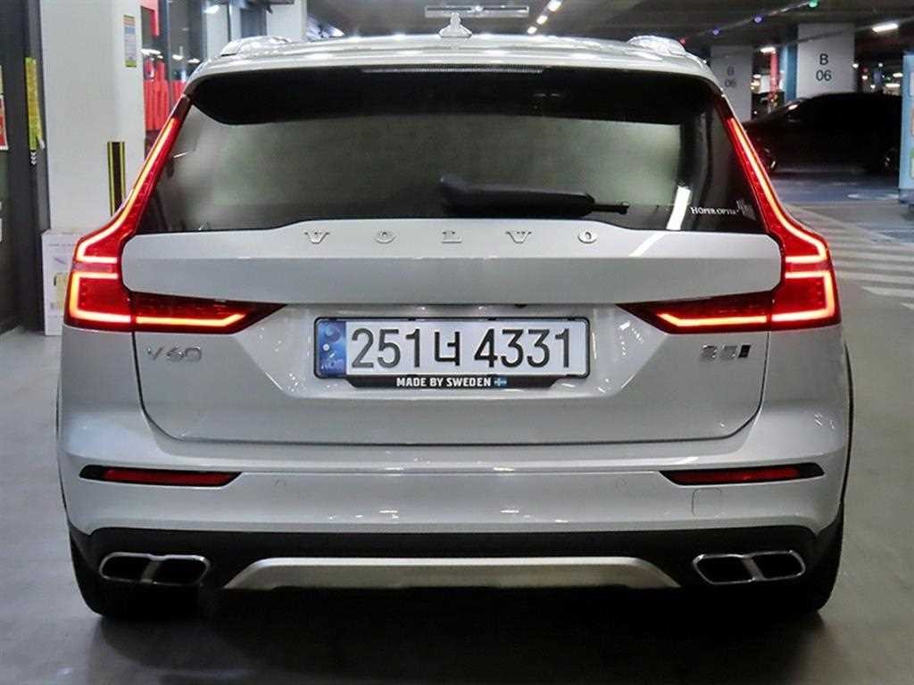 볼보 V60 V60 크로스 컨트리 2세대 2.0 B5 프로 AWD 이미지 5