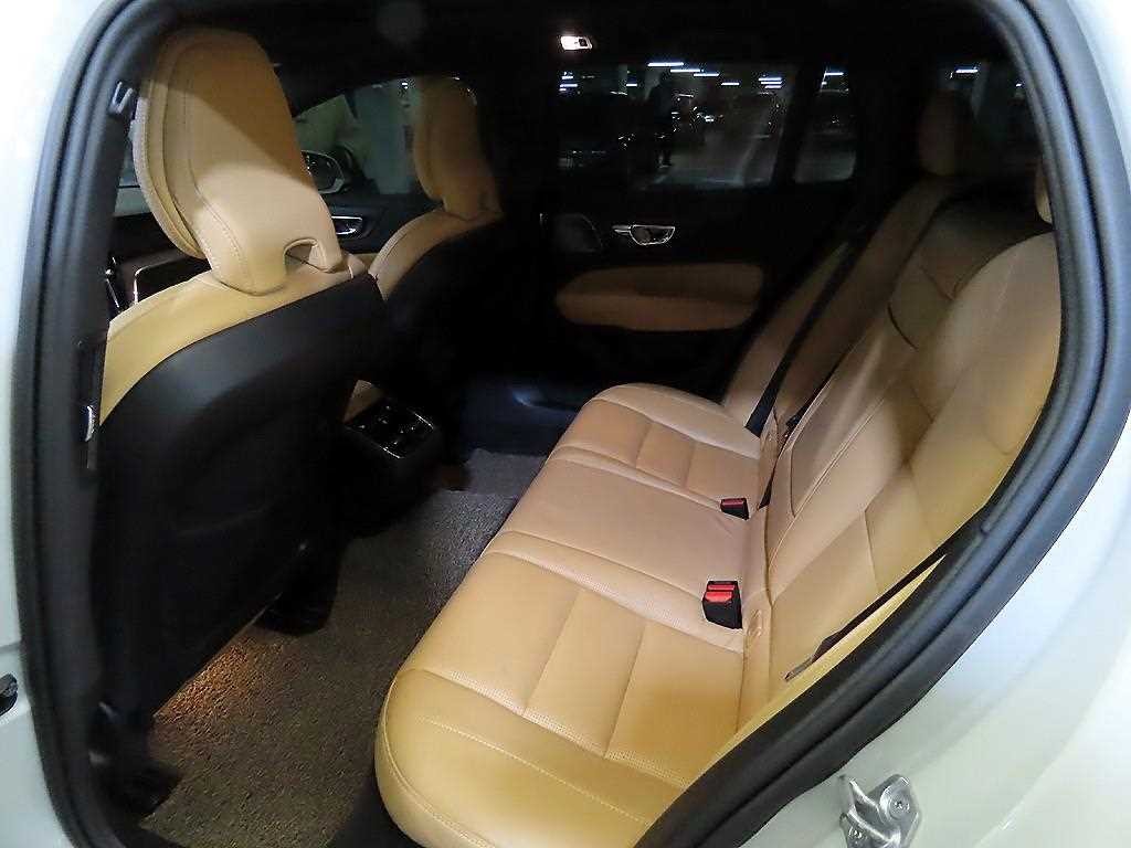 볼보 V60 V60 크로스 컨트리 2세대 2.0 B5 프로 AWD 이미지 7