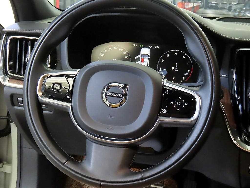 볼보 V60 V60 크로스 컨트리 2세대 2.0 B5 프로 AWD 이미지 8