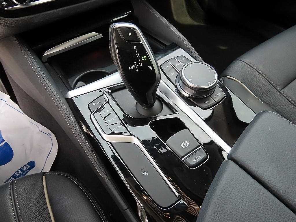 BMW 5시리즈 5시리즈 (G30) 520i 럭셔리 이미지 11