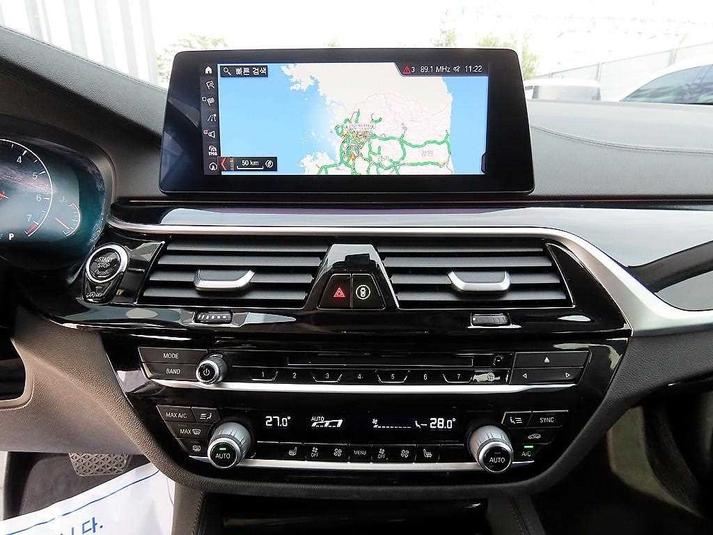 BMW 5시리즈 5시리즈 (G30) 520i 럭셔리 이미지 13