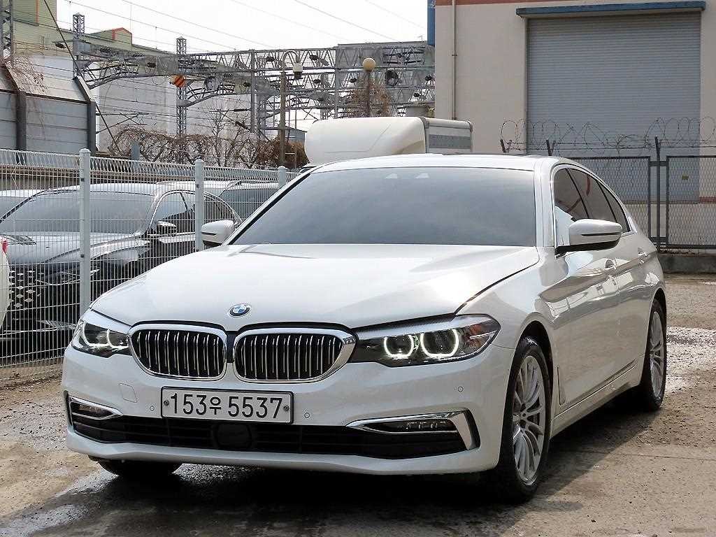 BMW 5시리즈 5시리즈 (G30) 520i 럭셔리 이미지 2