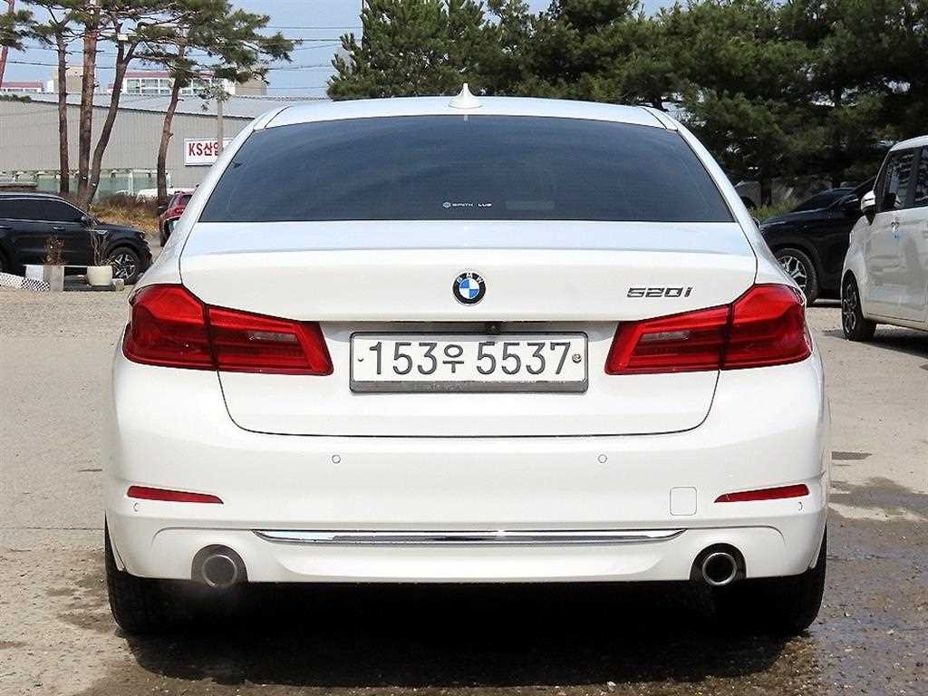 BMW 5시리즈 5시리즈 (G30) 520i 럭셔리 이미지 4